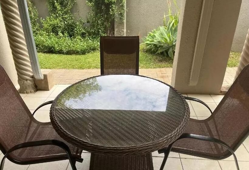 پانسیون Toro Guest House