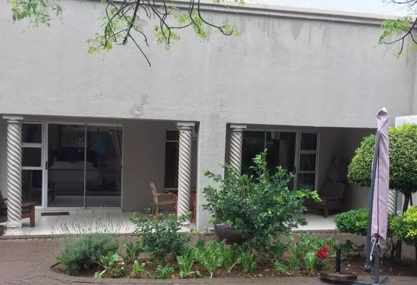 پانسیون Toro Guest House