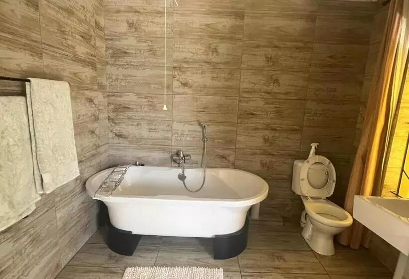 پانسیون Toro Guest House