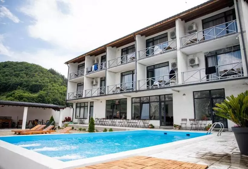 پانسیون Vila La Faleza Dubova