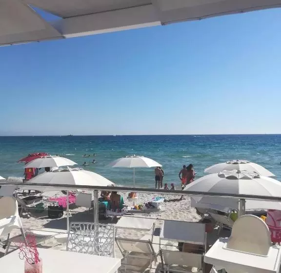 تختخواب و صبحانه Actinia Accommodation