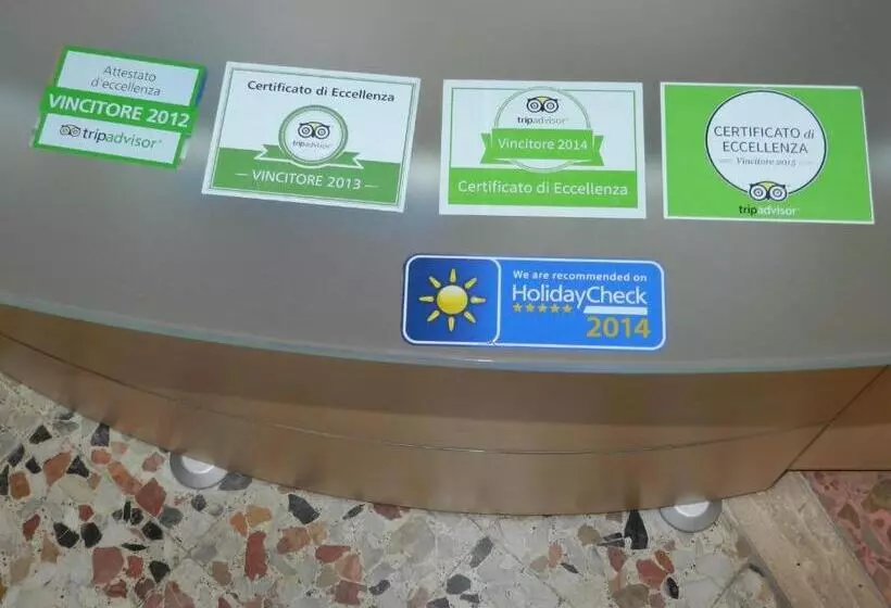 تختخواب و صبحانه Actinia Accommodation