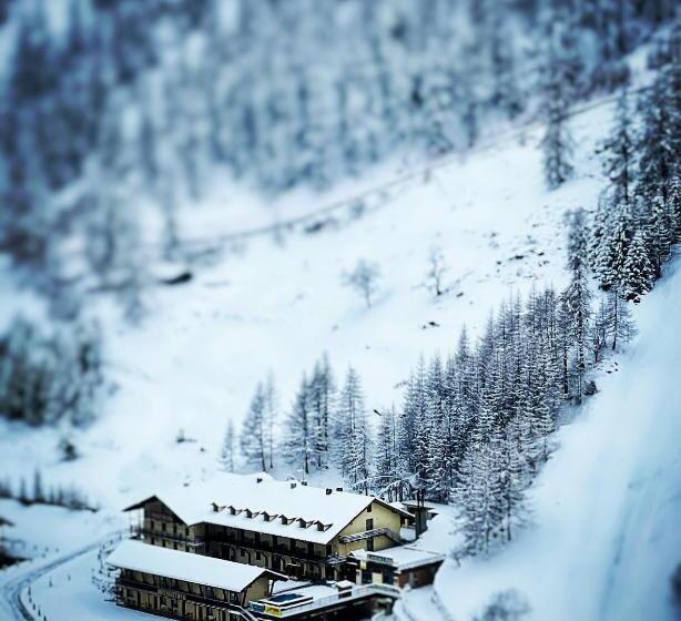 Chalet Du Lys Hotel & Spa