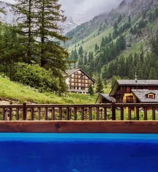 Chalet Du Lys Hotel & Spa