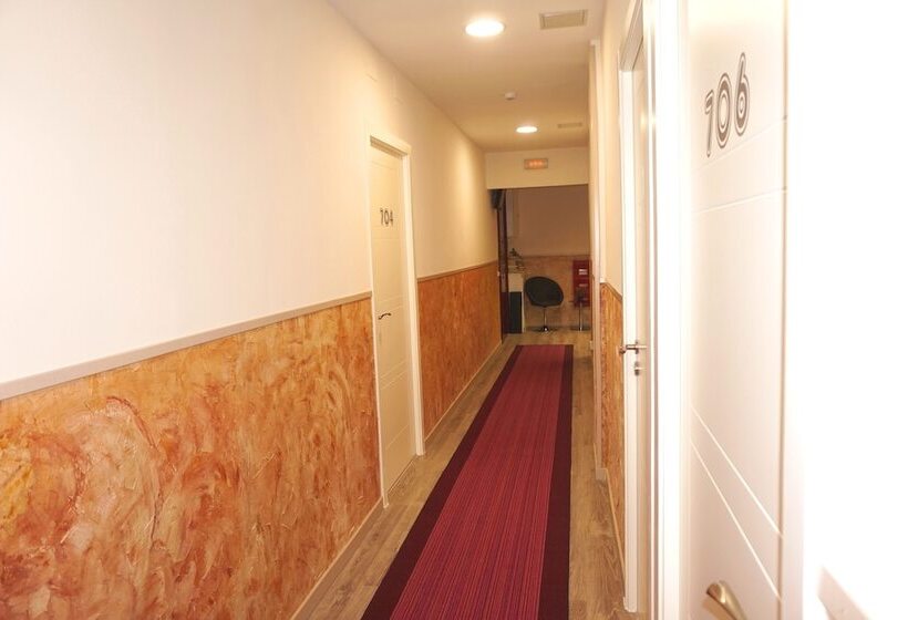 هاستل Muchomadrid