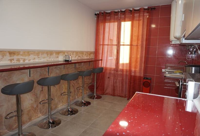 هاستل Muchomadrid