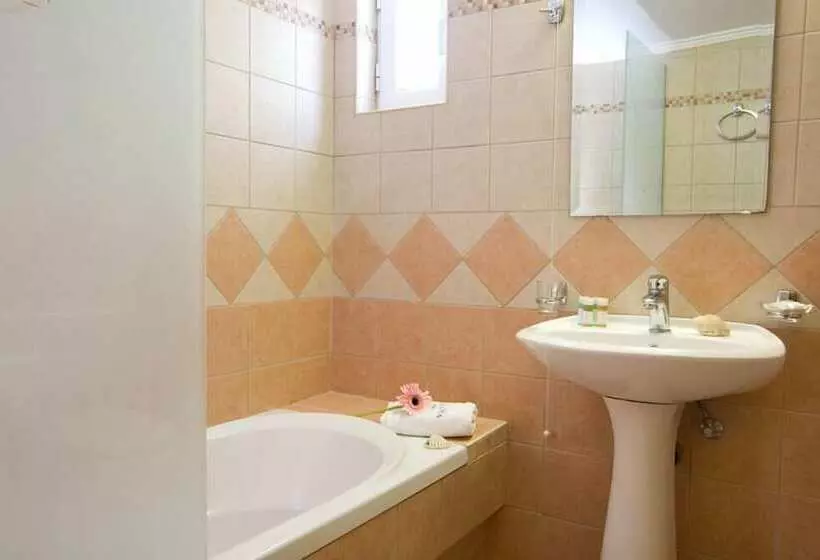 Отель Adriatica