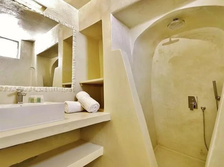 هتل Chroma Suites