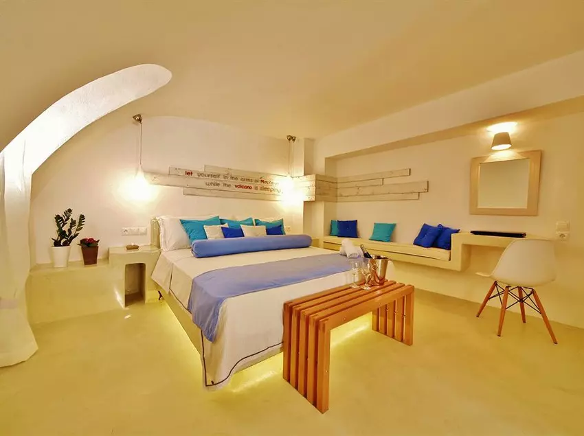 هتل Chroma Suites