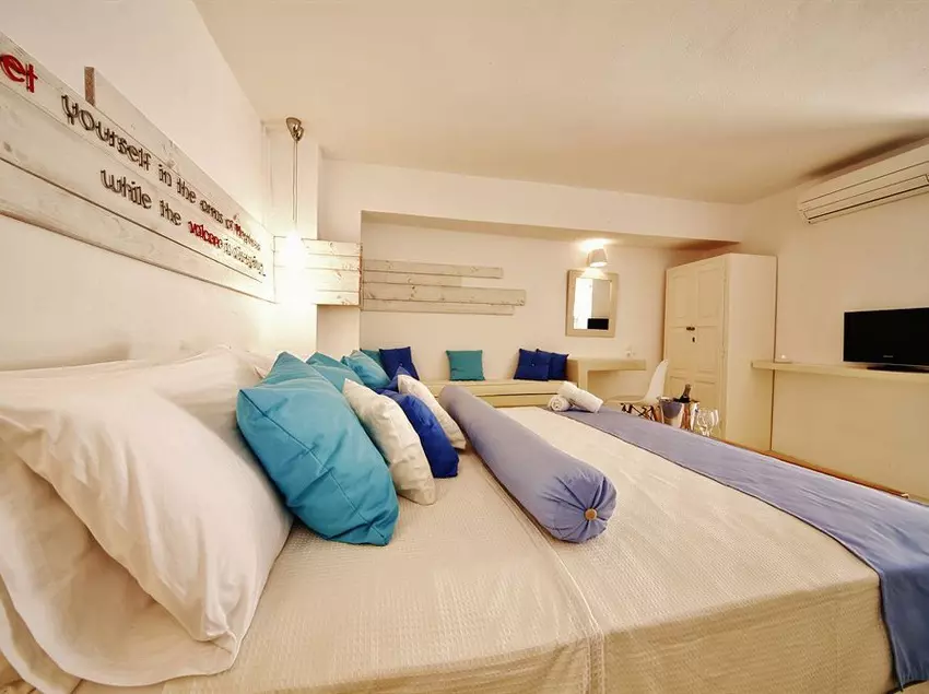 هتل Chroma Suites