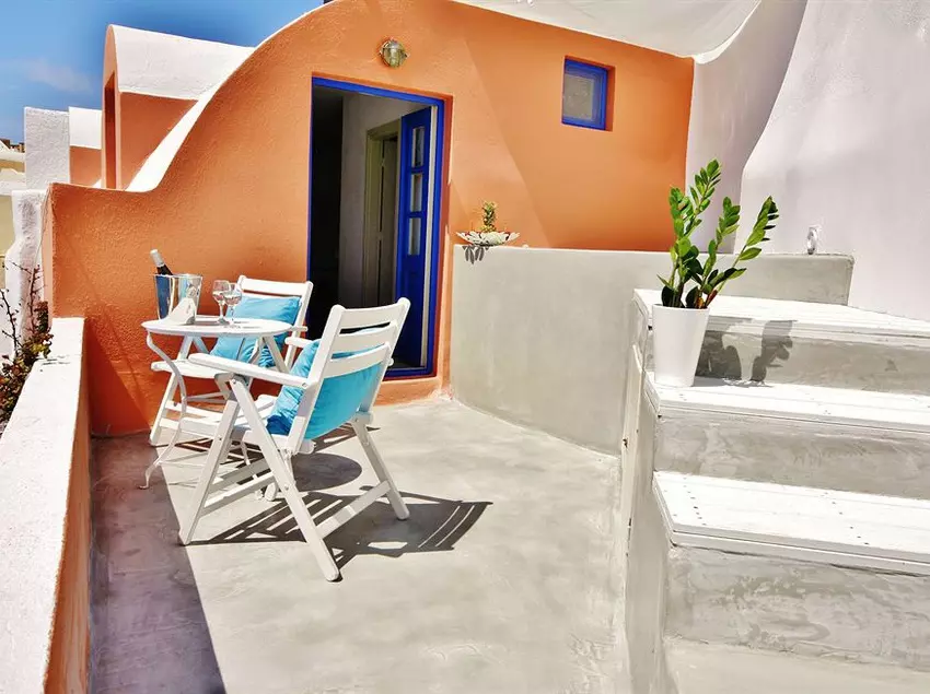 هتل Chroma Suites