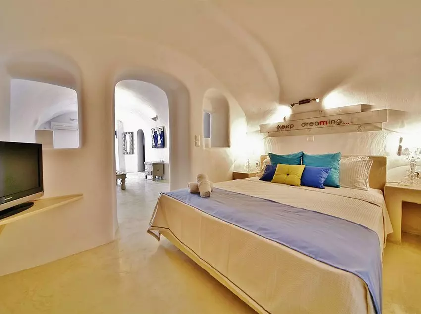 هتل Chroma Suites