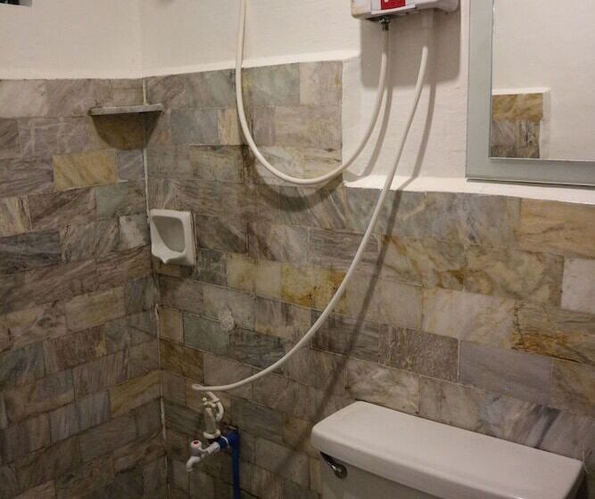 בית מלון כפרי Frendz Hostel Boracay