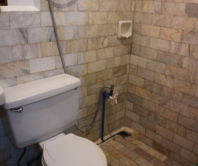 בית מלון כפרי Frendz Hostel Boracay