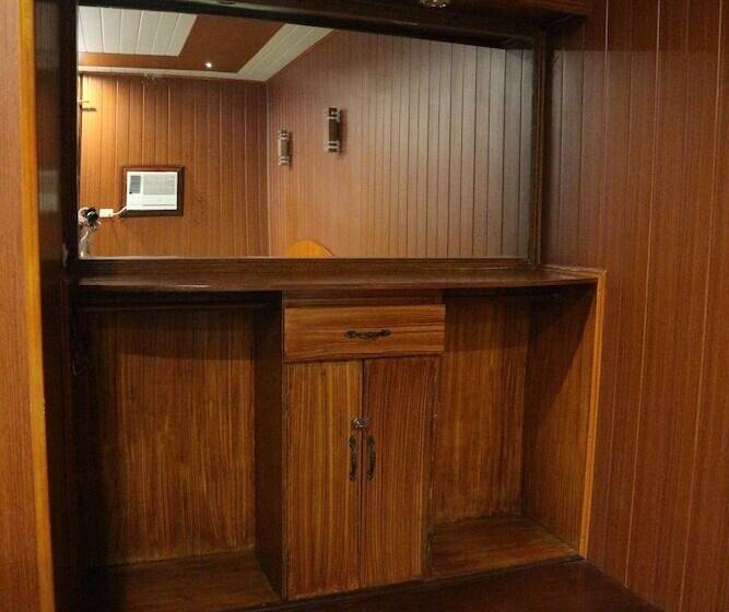 בית מלון כפרי Frendz Hostel Boracay