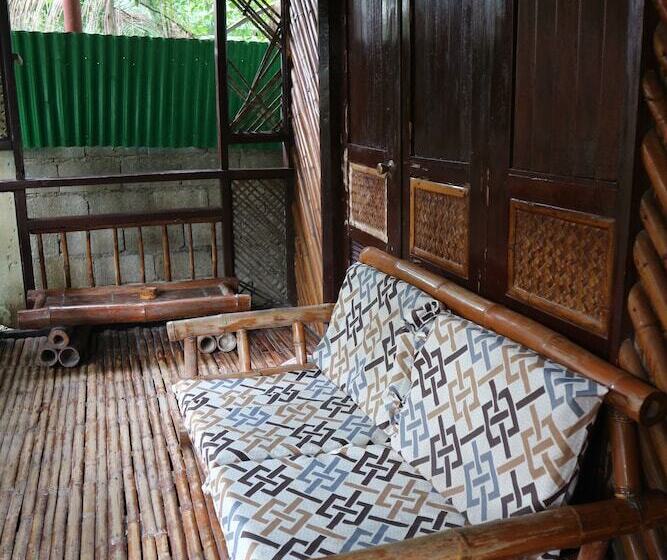 בית מלון כפרי Frendz Hostel Boracay