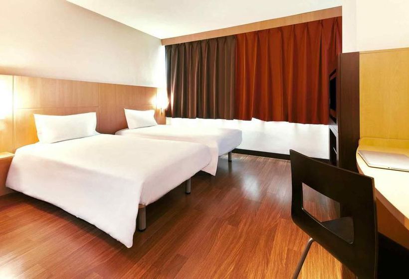 Отель Ibis Guangzhou Gdd