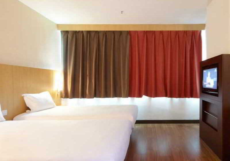 Отель Ibis Guangzhou Gdd