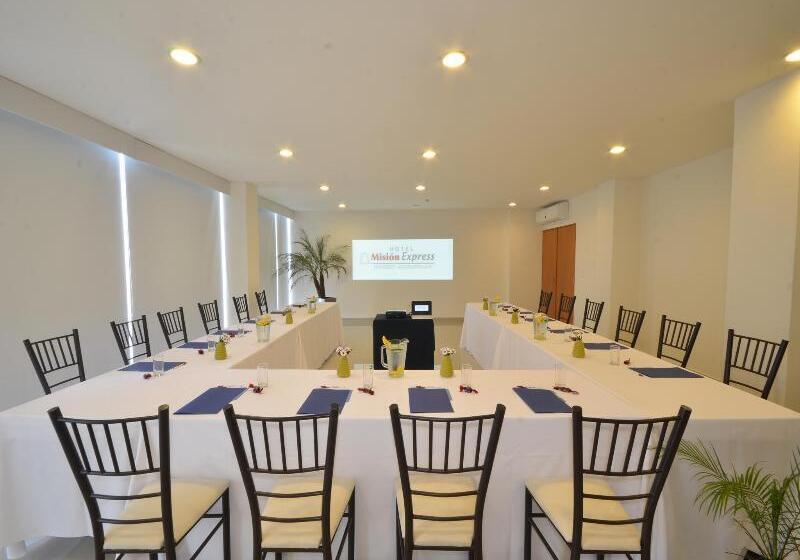 فندق Mision Express Monterrey Aeropuerto La Fe
