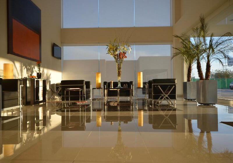 فندق Mision Express Monterrey Aeropuerto La Fe