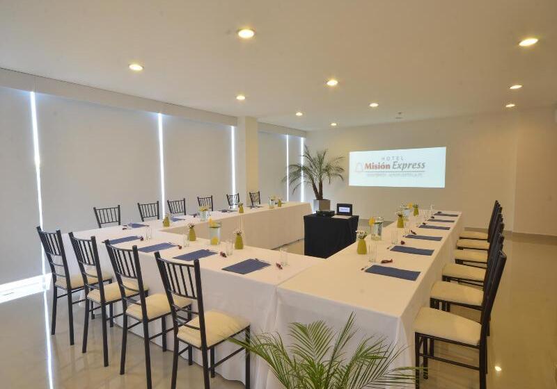فندق Mision Express Monterrey Aeropuerto La Fe