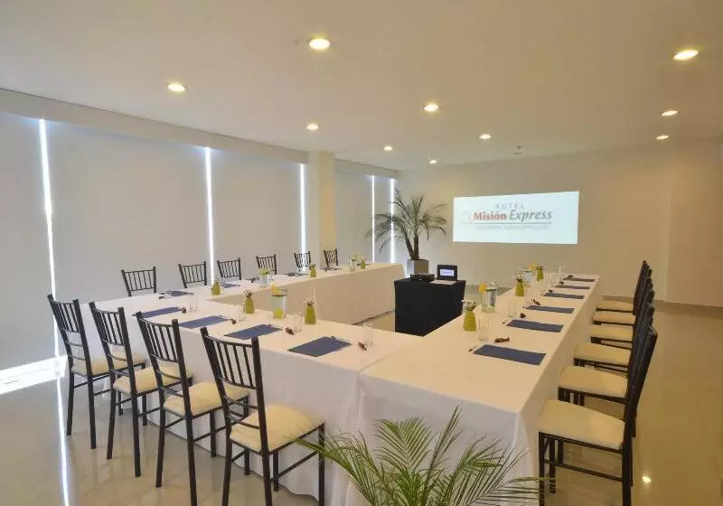 Hotel Mision Express Monterrey Aeropuerto La Fe