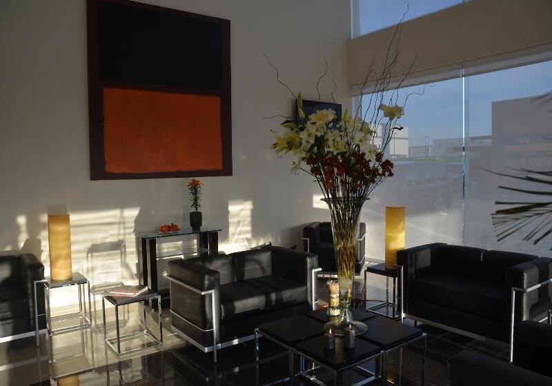 فندق Mision Express Monterrey Aeropuerto La Fe
