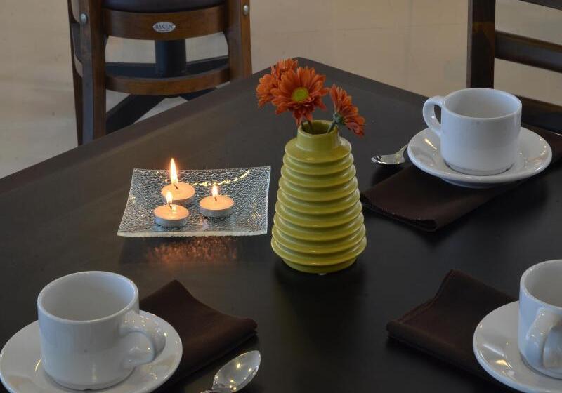 فندق Mision Express Monterrey Aeropuerto La Fe