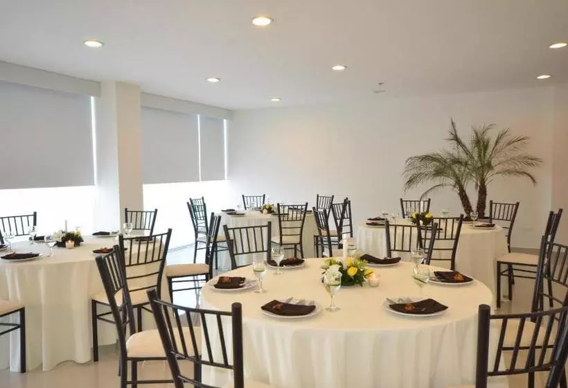 Hotel Mision Express Monterrey Aeropuerto La Fe