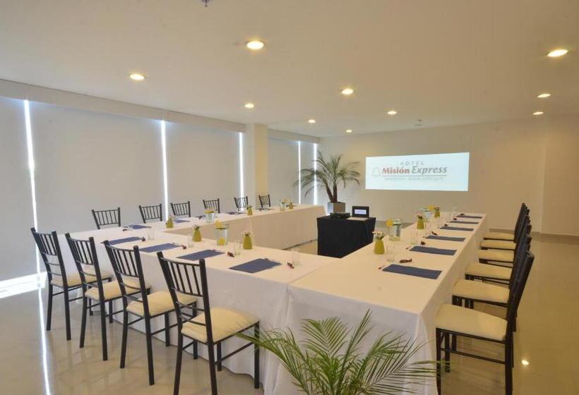فندق Mision Express Monterrey Aeropuerto La Fe