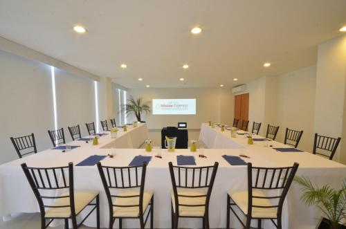 فندق Mision Express Monterrey Aeropuerto La Fe