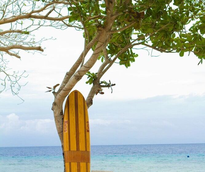 Отель Momo Beach House