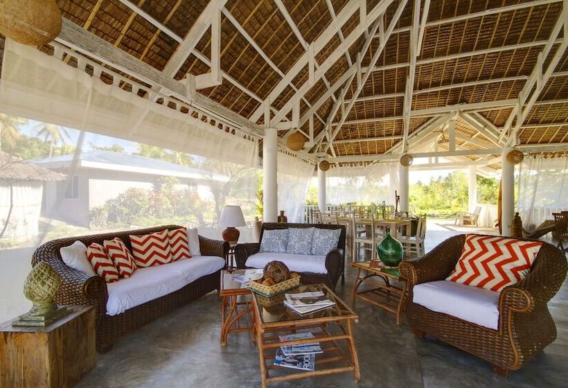 Отель Momo Beach House