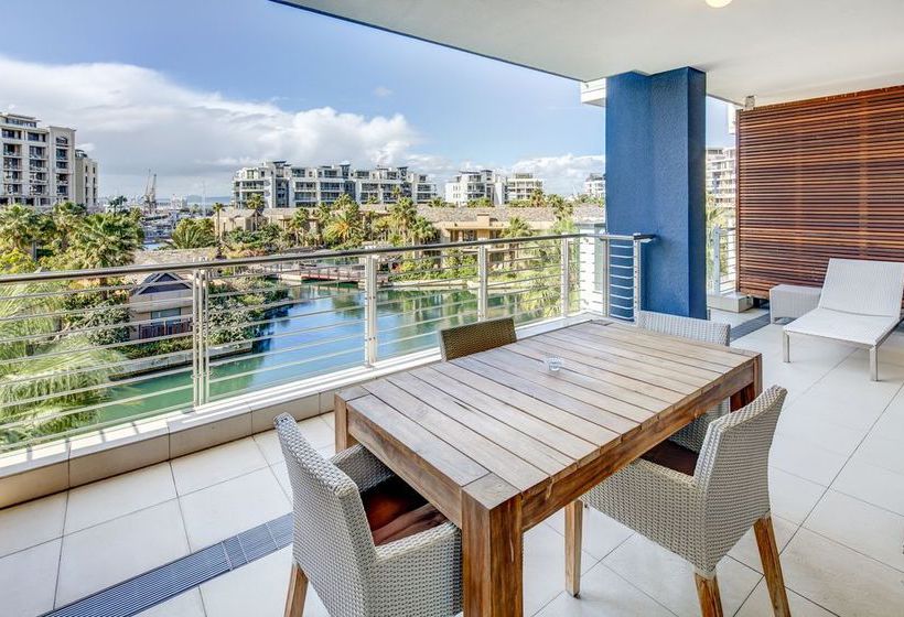 בית מלון כפרי V&a Waterfront Marina