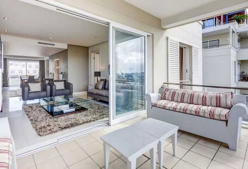 בית מלון כפרי V&a Waterfront Marina