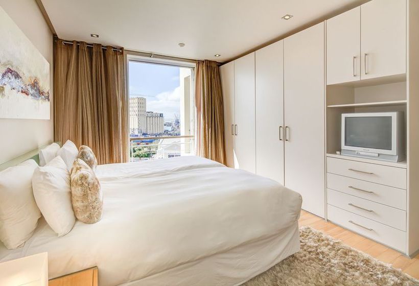 בית מלון כפרי V&a Waterfront Marina