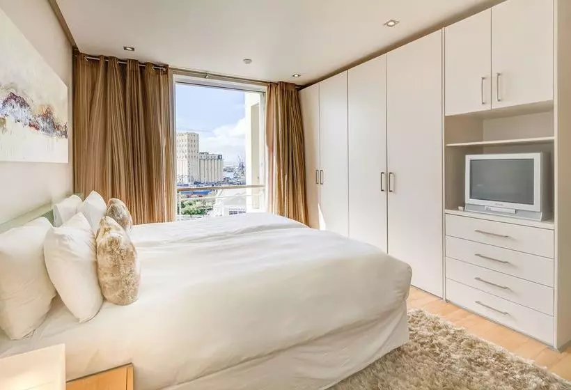 בית מלון כפרי V&a Waterfront Marina