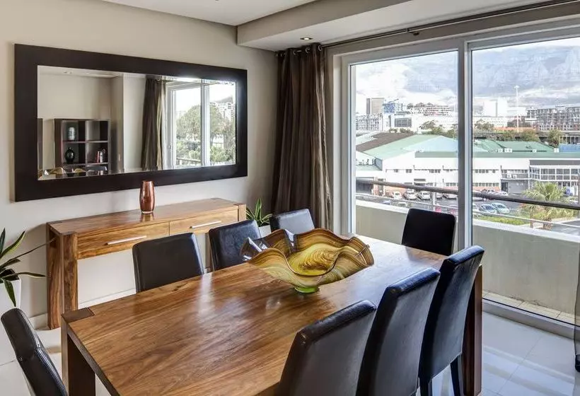 בית מלון כפרי V&a Waterfront Marina