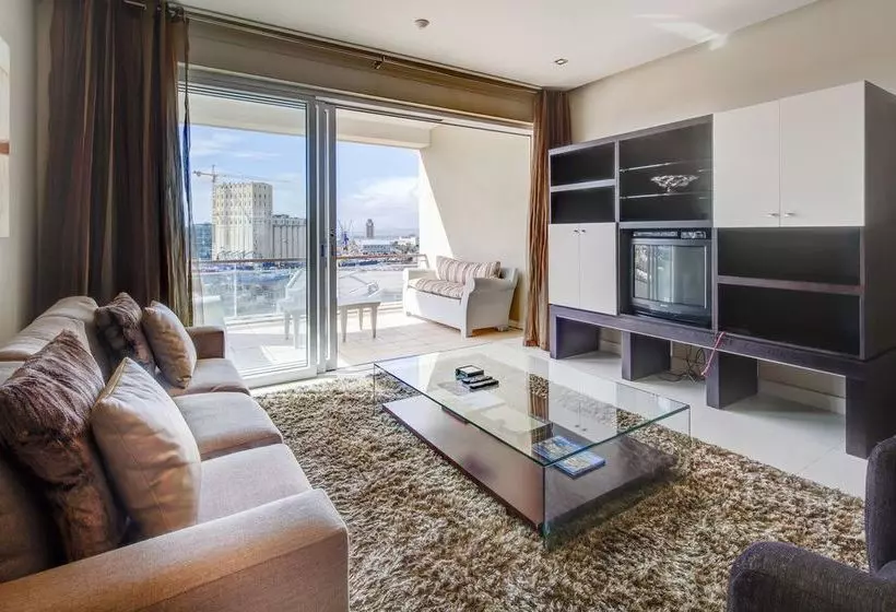 בית מלון כפרי V&a Waterfront Marina