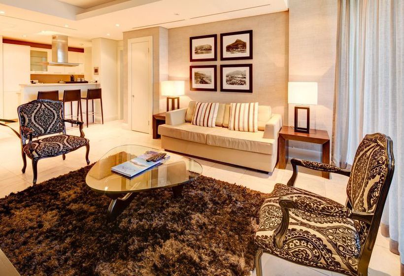 בית מלון כפרי V&a Waterfront Marina