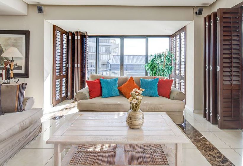 בית מלון כפרי V&a Waterfront Marina