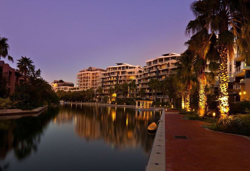 בית מלון כפרי V&a Waterfront Marina