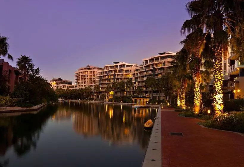 בית מלון כפרי V&a Waterfront Marina