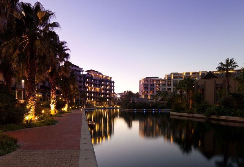 בית מלון כפרי V&a Waterfront Marina