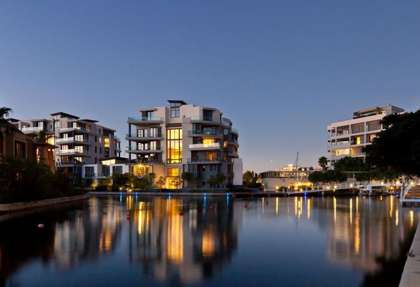 בית מלון כפרי V&a Waterfront Marina