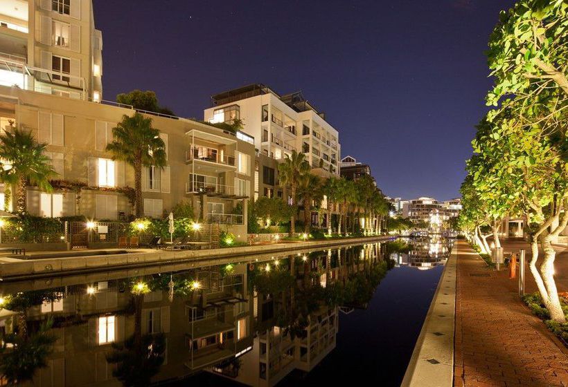 בית מלון כפרי V&a Waterfront Marina