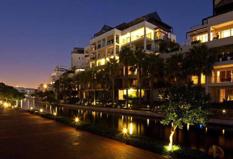 בית מלון כפרי V&a Waterfront Marina