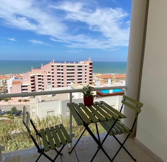 ユースホステル Arthouse Surf Ericeira