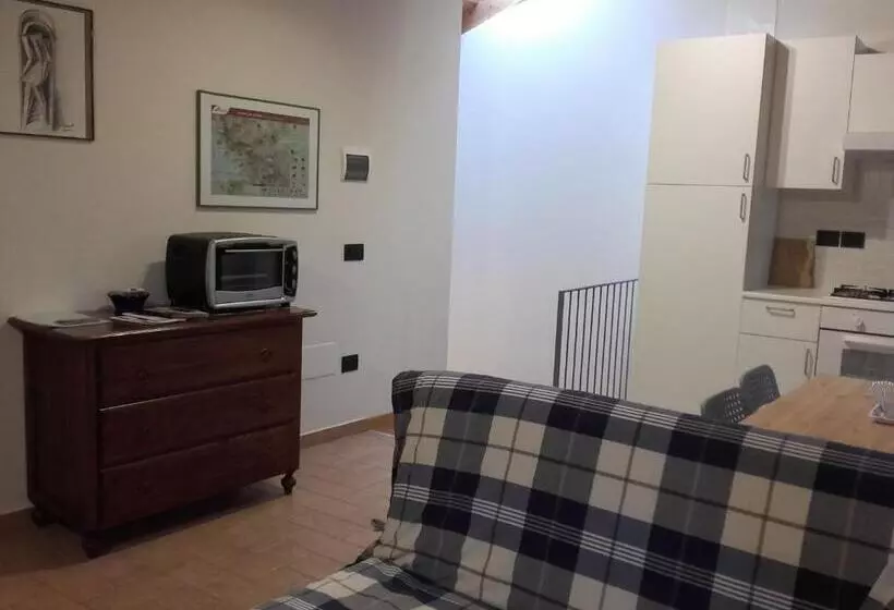 Aamiaismajoitus (B&B) Castello San Romano