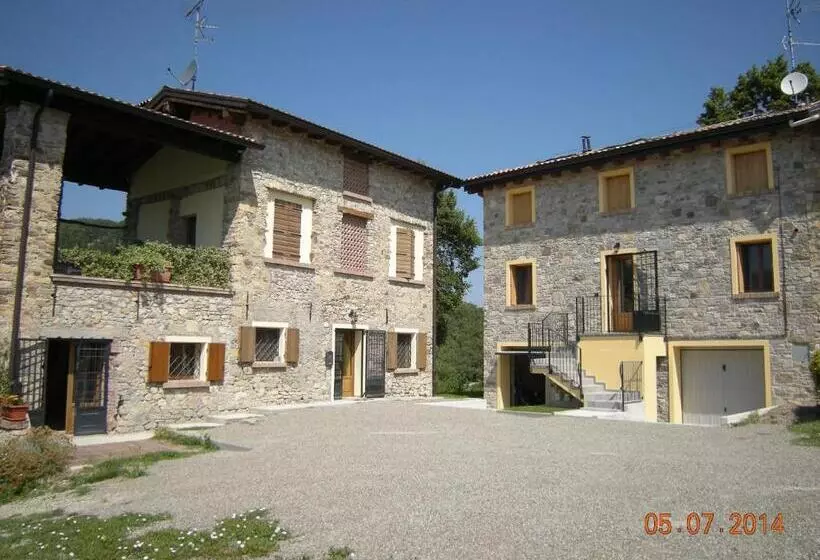 Aamiaismajoitus (B&B) Castello San Romano